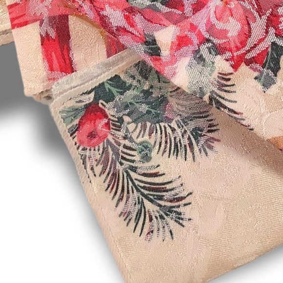 Christmas Pattern Cloth Damask Napkin Set (6) 17 x 17 - Picture 4 of 5